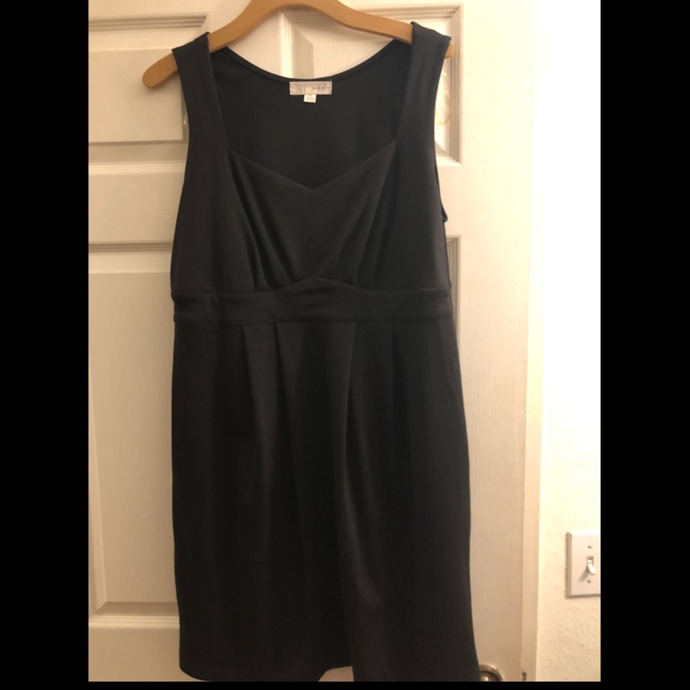Flattering black dress with waistline details!
